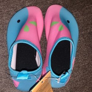 Girls swim shoes .